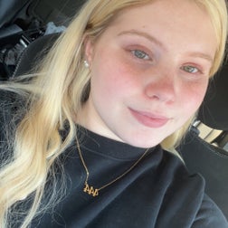 Sadie Stone's Instagram, Twitter & Facebook on IDCrawl